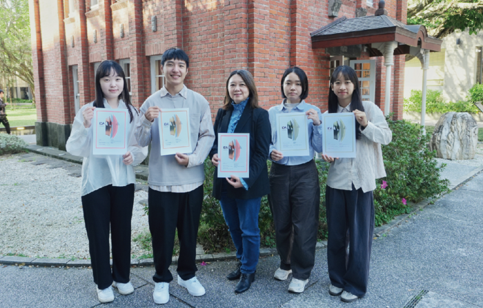 獲獎團隊與指導老師合照Image