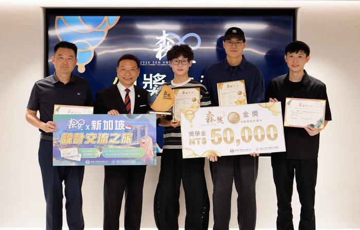 指導老師與設計團隊合影