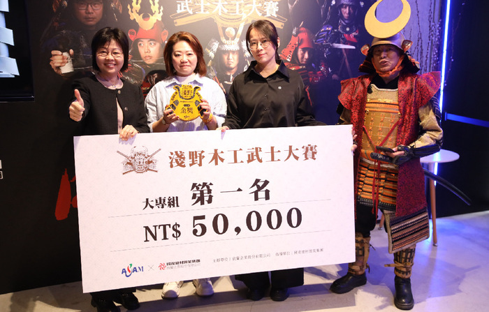 創新所謝宜蓁、楊景惠同學榮獲第一名獎狀